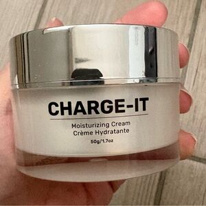 Moisturizing Cream - Silver and White